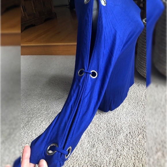 Royal blue top with open sleeves - Picture 3 of 3